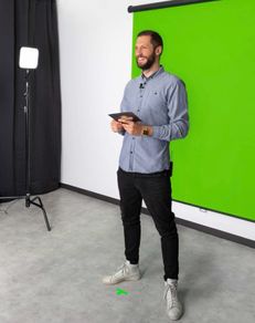 Elgato green screen mountable