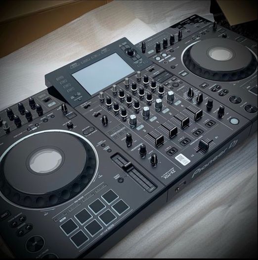 Pioneer DJ XDJ-XZ + Flight Case + Box - Excellent Condition