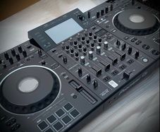Pioneer DJ XDJ-XZ + Flight Case + Box - Excellent Condition