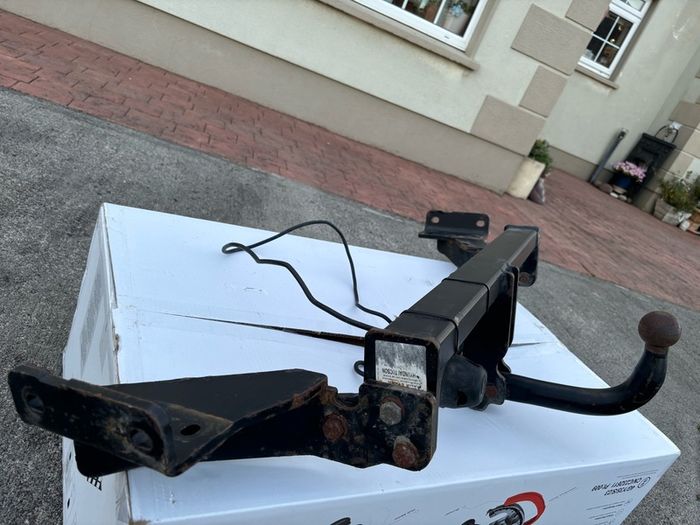 Hyundai Tucson Tow Hitch Bar & Light Plug