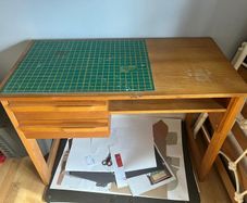 2 Kids Desks, Blinds and chest of draws