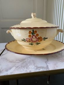 Serving dish with lid & matching platter