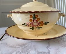 Serving dish with lid & matching platter