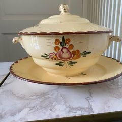 Serving dish with lid & matching platter