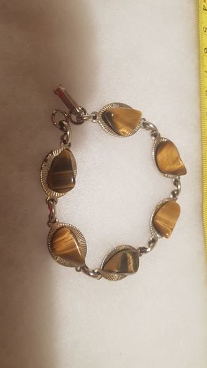 tiger eye bracelet,,good condition,buyer collects or pays postage, thank you, take as is,see pictures for condition
