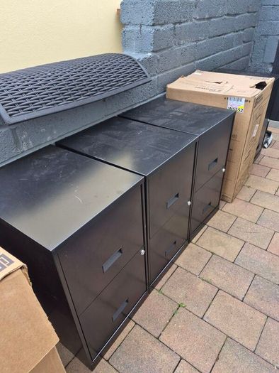 6 units with 2 drawers and keys..