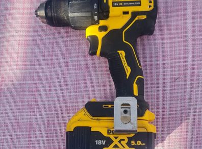 DEWALT DCD709 Ty2   2-speed-Cordless combi  drill brushless 18v