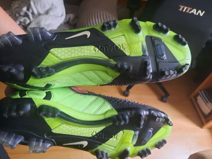 Wayne Rooney replica T90 Lasers