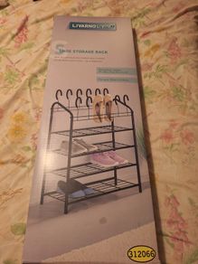 Shoe storage rack