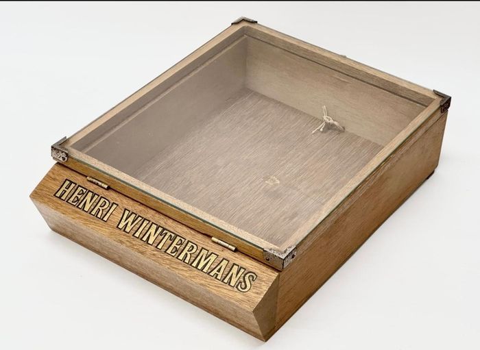 Henri Wintermans cigar display case