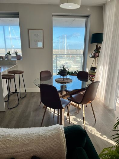 Table & Chairs