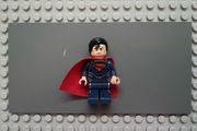 lego super heroes sh0077 Superman minifigure- Dark Blue Suit, Starched Fabric Cape