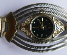 Pretty Vintage Potencial Ladies Quartz Watch With Rhinestone Bracelet Band Works well