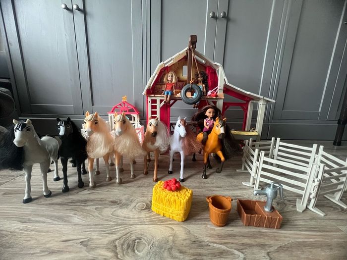 Horse Stable Play Set with Horse Spirit snd other toys from the series