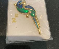 Large green parrot brooch (new, multiple)