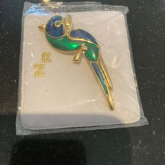 Large green parrot brooch (new, multiple)