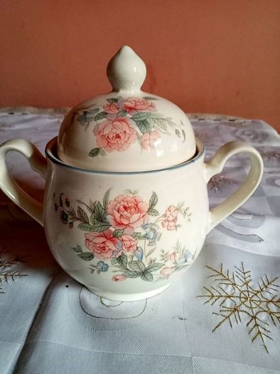 Arklow  Pottery Keltcraft Noritake "Claremont" lidded sugar bowl