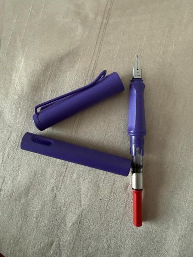 Lamy Safari fountain pen - purple - excellent condition - M nib