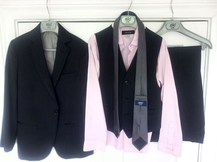 1880 club black size 5,  3 piece suit