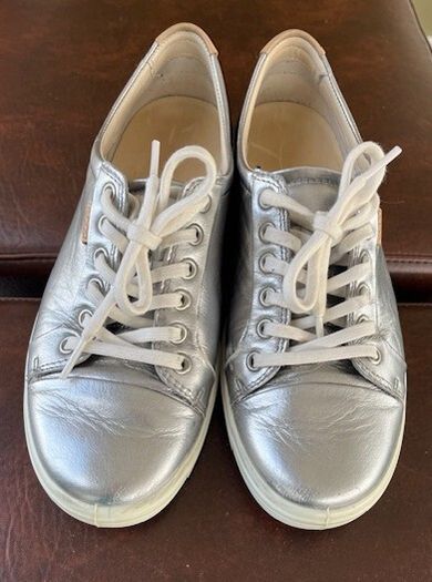 ECCO LEATHER SHOES. Ladies. EU 39 UK 6.   Colour Muted Aluminium Silver. Total comfort. 120 euro new. In very good lightly used condition.