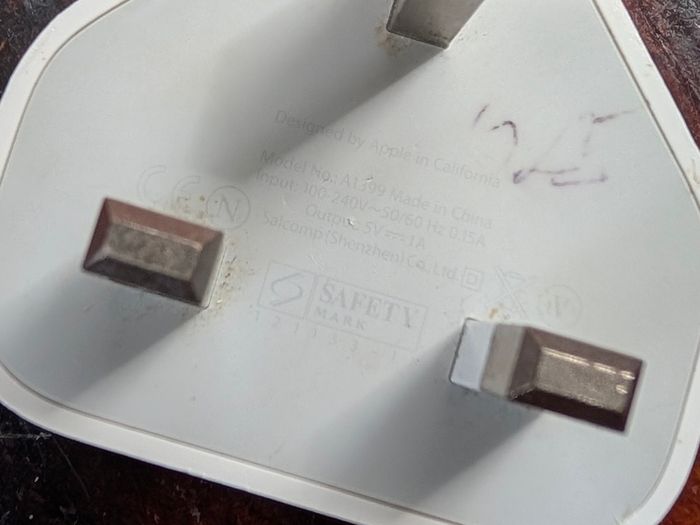 Genuine Apple 5W USB Power Adapter