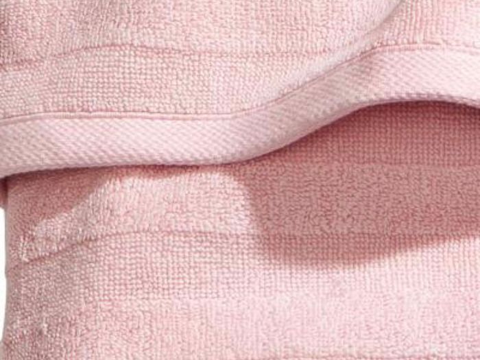 5 H&M pink bath towels