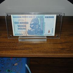 100 trillion dollar note Zimbabwe with display