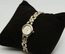 Vintage Ladies Avia Quartz Watch