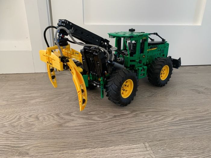 Lego Technic 42157 John Deere 948L-II Skidder