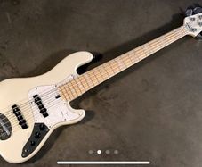 Lakland Darryl Jones Skyline 5 String