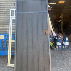 Side Gate