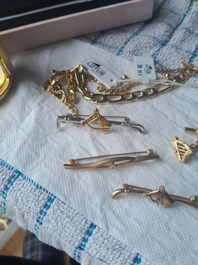 lot of jewellery