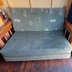 Sofabed (DAMAGED) ( lats damaged no cushion under sofa)