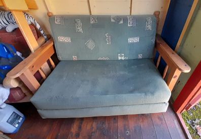 Sofabed (DAMAGED) ( lats damaged no cushion under sofa)