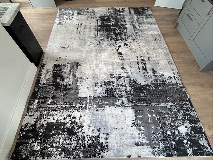 Kukoon Rug - Grey distressed