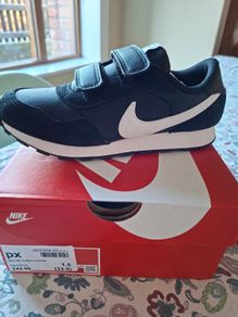 Nike MD Valiant (UK 1.5 -EUR 33.5)