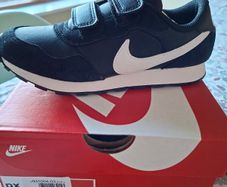 Nike MD Valiant (UK 1.5 -EUR 33.5)