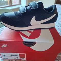 Nike MD Valiant (UK 1.5 -EUR 33.5)