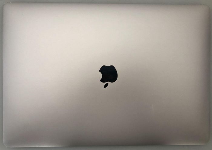 2019 Apple 15" MacBook Pro A1990 Touch Bar Intel i7 9th Gen 16GB RAM 500GB SSD