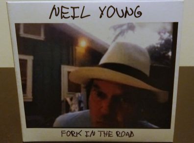 Neil Young Fork In The Road CD + HD DVD.