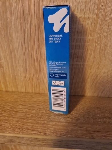 Neutrogena Hydro Boost Hydrating Fluid SPF50 Moisturiser with Hyaluronic Acid & Pro-Vitamin B5 & Niacinamide 50ml