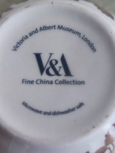 Rare find  Maxwell & Williams - Chintz, Rose Bud lidded sugar and creamer