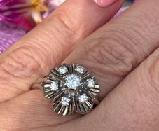 Antique Art Deco 18ct Gold and  Diamond Daisy Ring