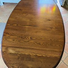 Superb Extendable Oak Dining Table, six chairs
