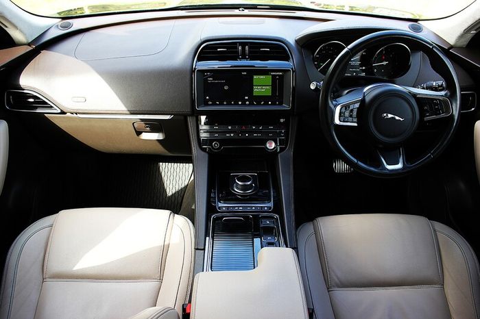 Jaguar F- PACE AWD Prestige Limited Edition AUTO/F.S.H.