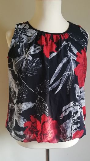 Ladies Top From Quiz. New Size 16 Floral Payment By REVOLUT or PAYPAL