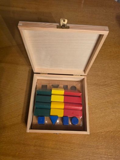 Wooden Montessori Geometric Shape Sorting Set - 16 Pieces with Sorting Board and Storage Box
