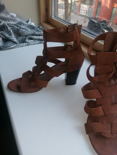 beautiful tan sandles