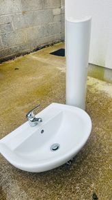 Armitage shanks pedestal sink with tap