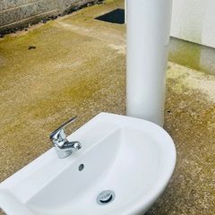 Armitage shanks pedestal sink with tap